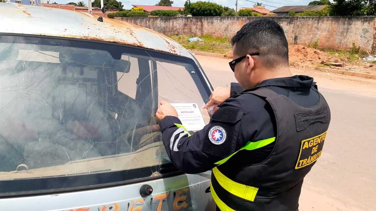 Proprietários de carros abandonados são notificados pela Sutrans e Vigilância Sanitária