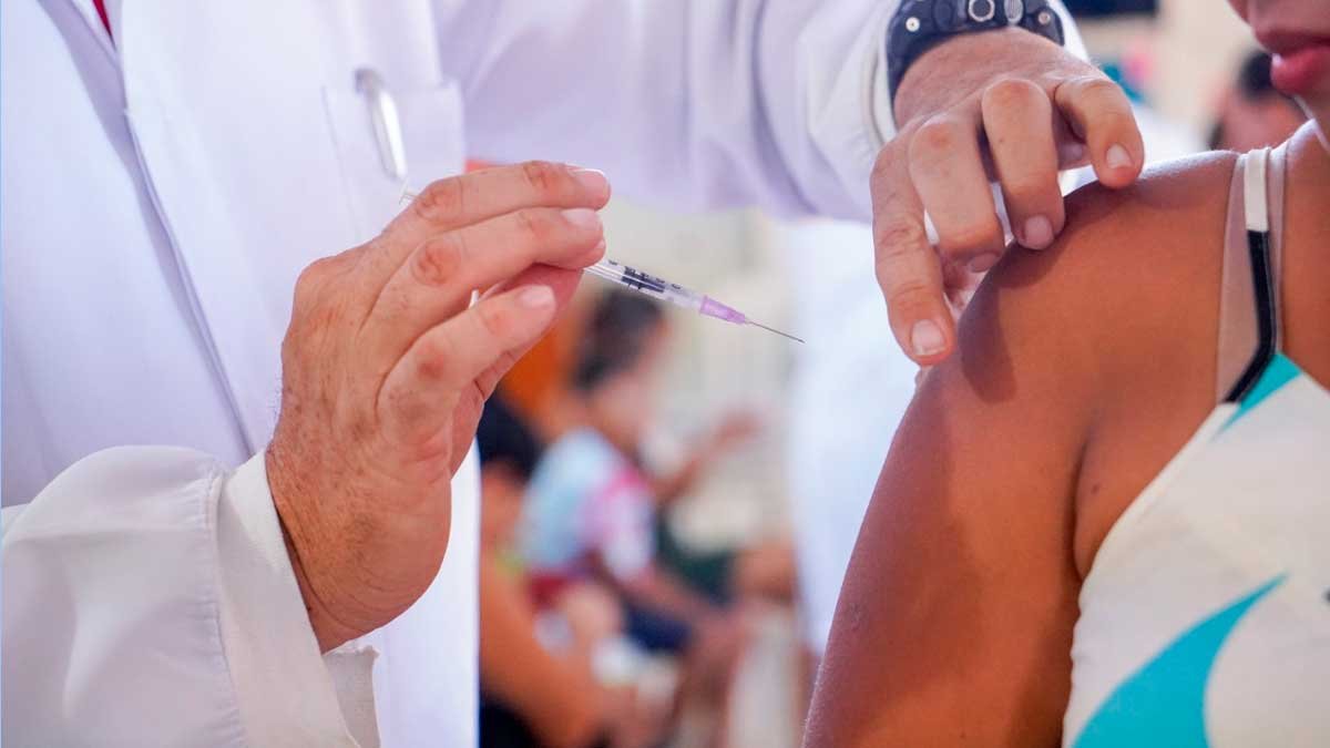 LEM: mais de 100 pessoas atualizaram a carteira de vacina em ação da Prefeitura