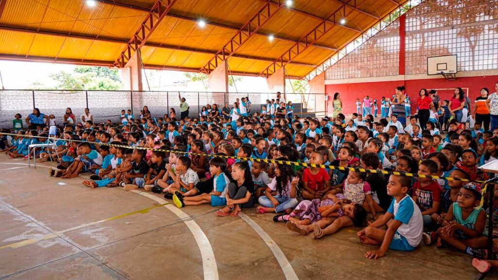 Exposição "Escola Limpa" reuniu trabalhos de alunos da Escola Municipal Aldori Luiz Tolazzi