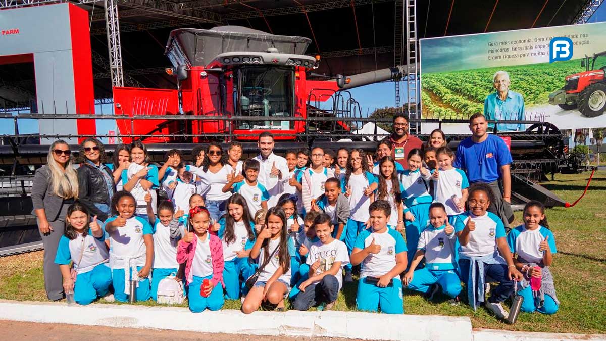 Prefeito Junior Marabá acompanhou alunos da rede municipal durante visita à Bahia Farm Show