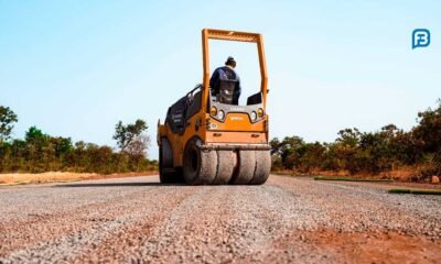 Obras de pavimentação avançam na estrada de acesso ao Aterro Sanitário de Luís Eduardo Magalhães