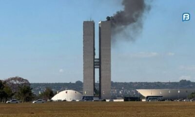 fumaça em torre do Congresso