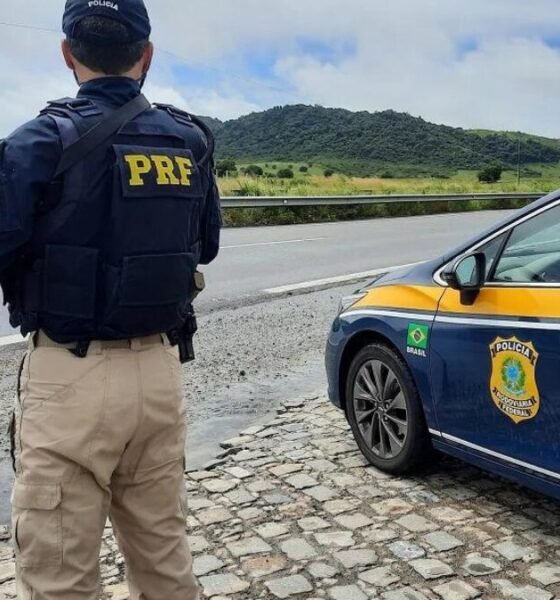 PRF intercepta veículo comprado via "golpe do Pix" e prende casal em Barreiras