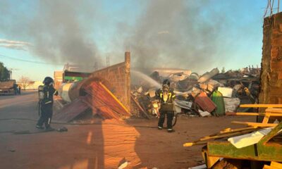 Incêndio em depósito de reciclagem