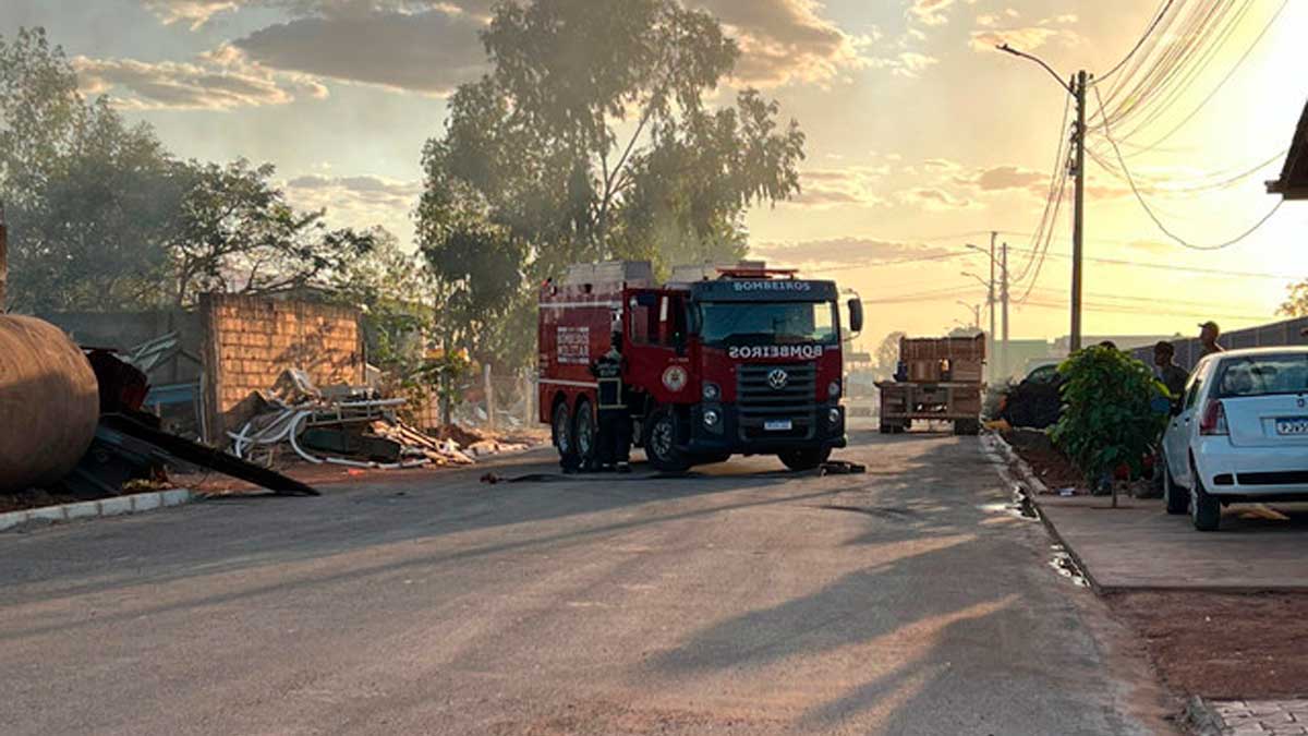 Incêndio em depósito de reciclagem