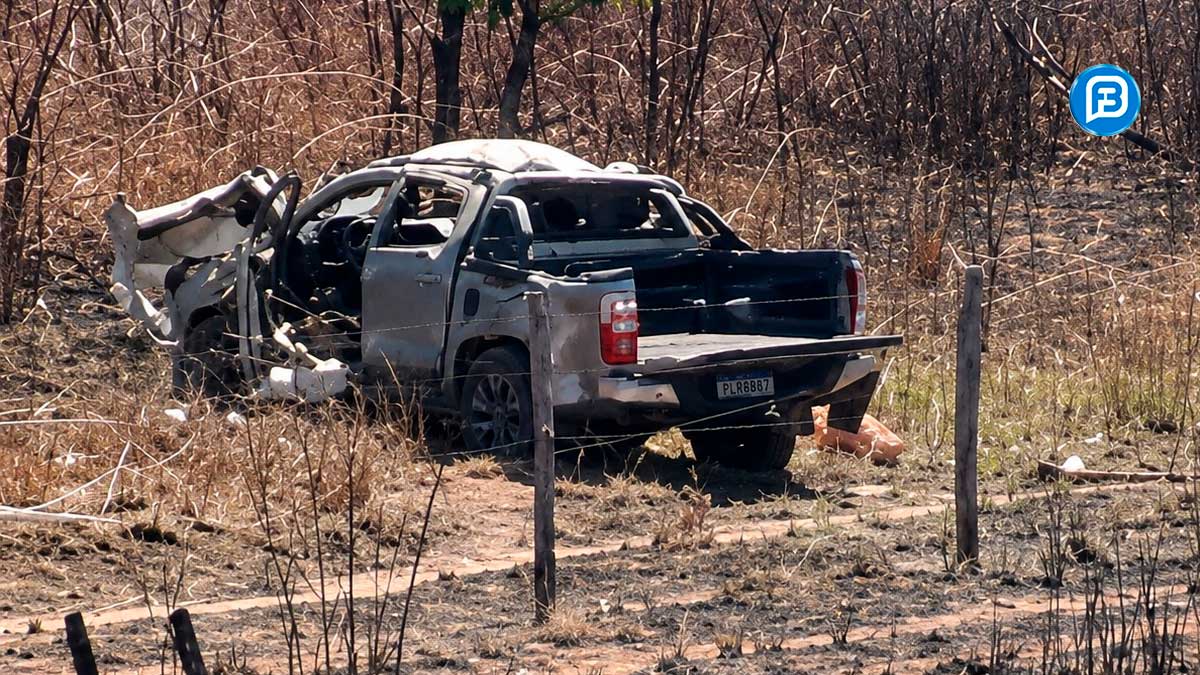 Condutor perde o controle e capota caminhonete na BR-135 em Riachão