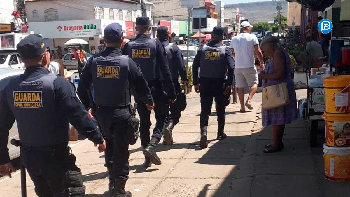 Operação Paz na Feira aborda 36 pessoas no CAB de Barreiras